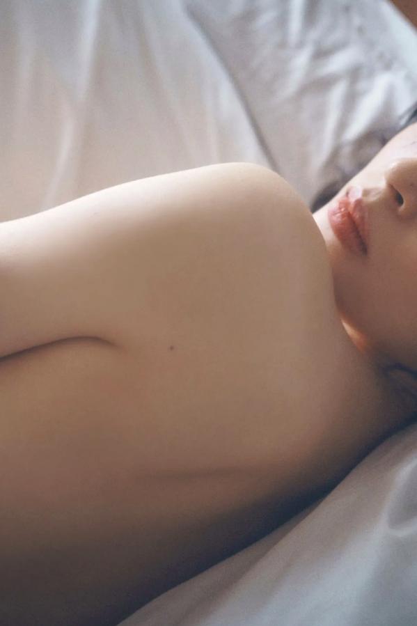 神部美咲  神部美咲 - ここだけの話 vol.2 阳光天台高叉泳衣与温柔私房写真第7张图片