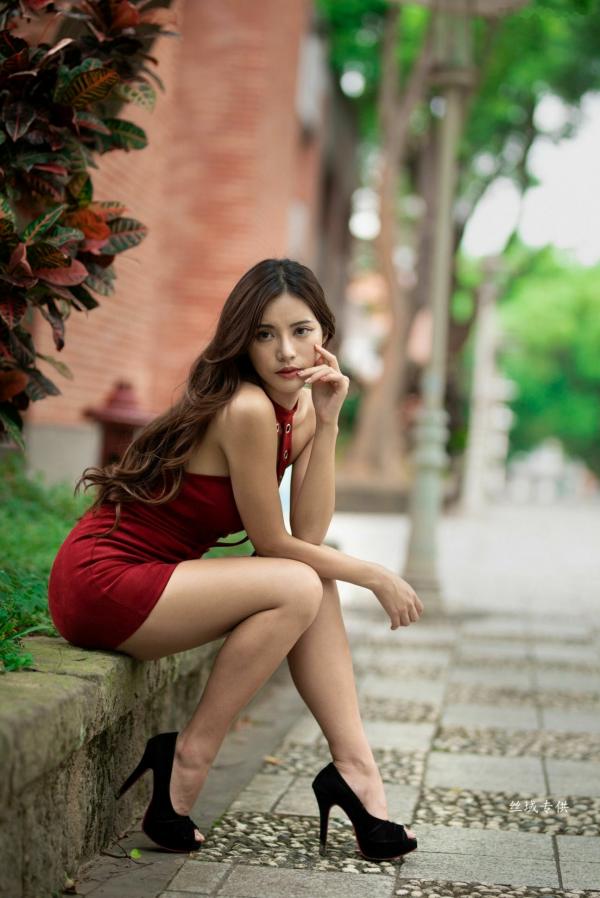 黃書庭 黄书庭  台湾美女黄书庭《北艺大》写真集：校园制服与蕾丝诱惑，呈现极致青春性感身材第43张图片