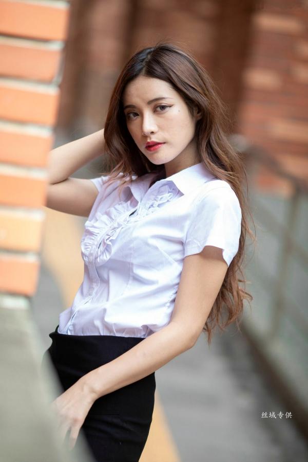 黃書庭 黄书庭  台湾美女黄书庭《北艺大》写真集：校园制服与蕾丝诱惑，呈现极致青春性感身材第51张图片