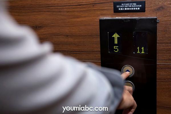 黛诺欣 戴渃欣  YouMi尤蜜 戴渃欣《巨乳邻居》浴室私房写真，唯美浴袍诱惑，尽显极致性感好身材第2张图片