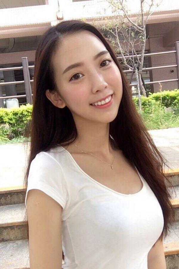 林怡廷 牙牙Rose 超甜美气质正妹牙牙！治愈系外表下美背也让人惊艳第28张图片