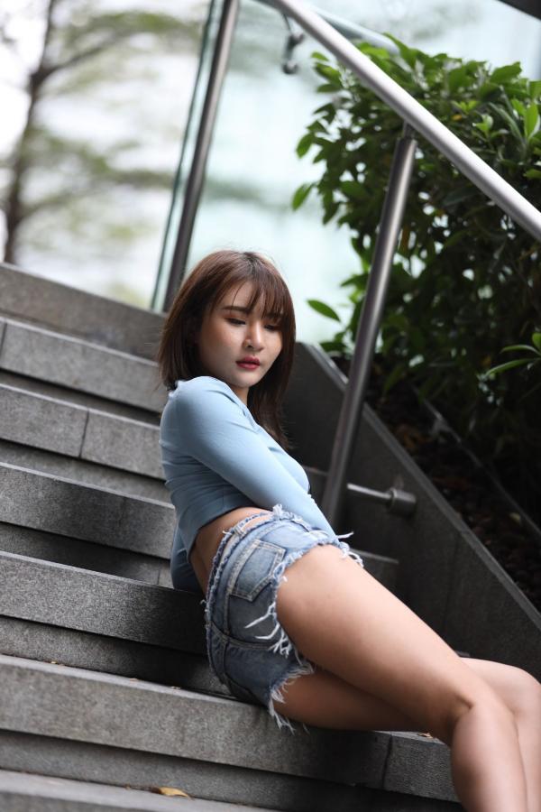 SOLO-尹菲   SOLO尹菲- 热裤高跟美女街拍原图第129张图片
