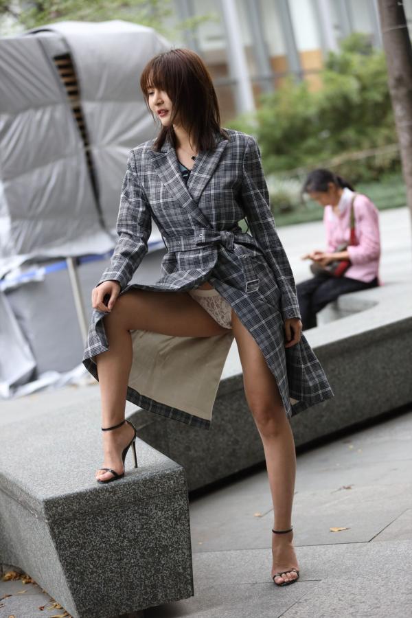 SOLO-尹菲   SOLO尹菲- 热裤高跟美女街拍原图第196张图片