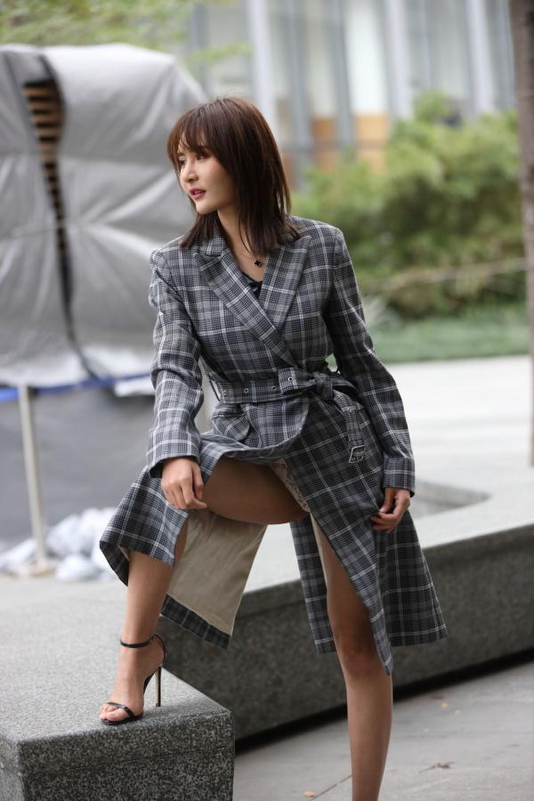 SOLO-尹菲   SOLO尹菲- 热裤高跟美女街拍原图第197张图片