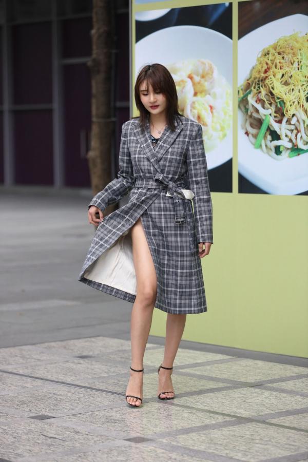 SOLO-尹菲   SOLO尹菲- 热裤高跟美女街拍原图第207张图片