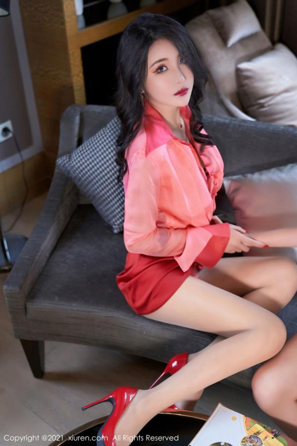 SOLO-尹菲  Emily尹菲云南旅拍 鲜艳多姿红色服饰第18张图片