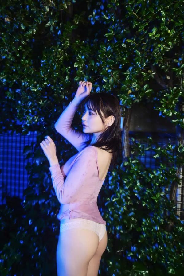 似鳥沙也加 似鸟沙也加 FRIDAY GOLD 似鳥沙也加 A to Z vol.18 夜色户外湿身诱惑写真第3张图片