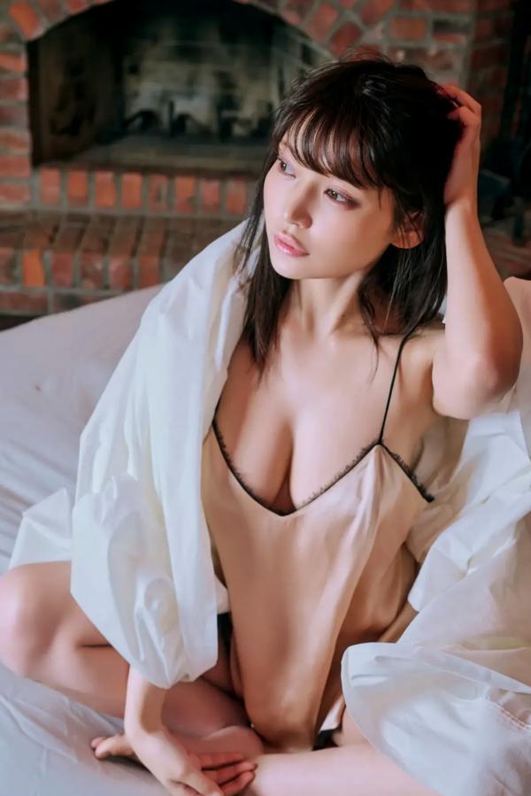 似鳥沙也加 似鸟沙也加 《FRIDAY GOLD 似鳥沙也加 A to Z vol.17》日本女神私房室内性感诱惑写真第1张图片