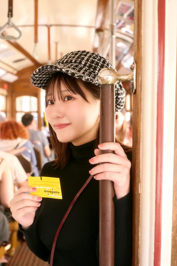 田中美久  《田中美久 - もっと、ぜんぶ、ほんと》异国街拍优雅长裙与泳池性感写真第10张图片