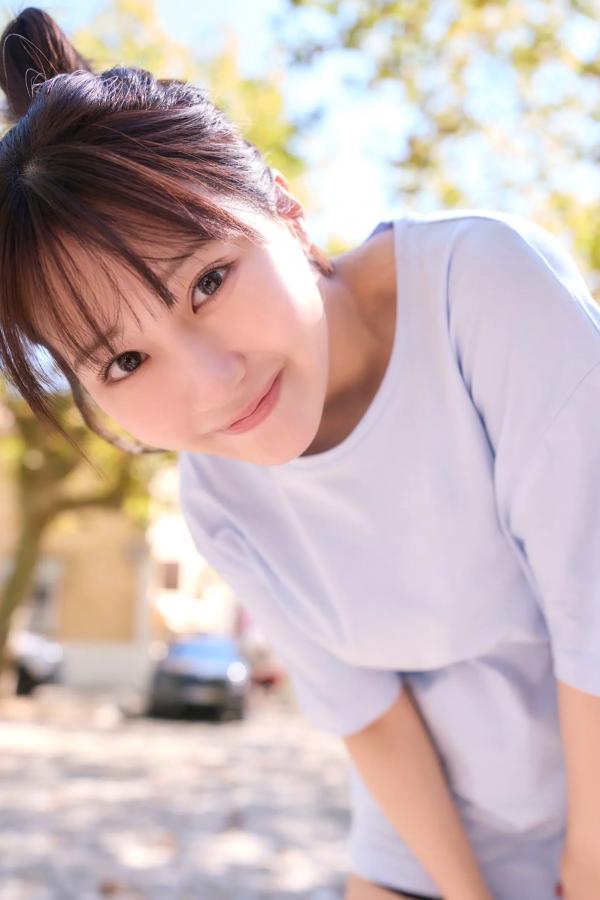 田中美久  《田中美久 - もっと、ぜんぶ、ほんと》异国街拍优雅长裙与泳池性感写真第16张图片