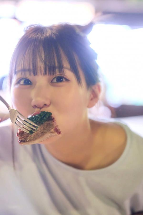 田中美久  《田中美久 - もっと、ぜんぶ、ほんと》异国街拍优雅长裙与泳池性感写真第18张图片