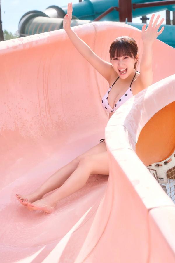 田中美久  《田中美久 - もっと、ぜんぶ、ほんと》异国街拍优雅长裙与泳池性感写真第38张图片