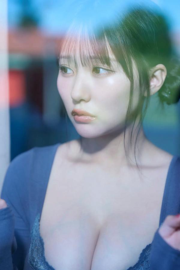 田中美久  《田中美久 - もっと、ぜんぶ、ほんと》异国街拍优雅长裙与泳池性感写真第52张图片