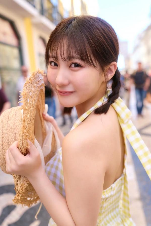 田中美久  《田中美久 - もっと、ぜんぶ、ほんと》异国街拍优雅长裙与泳池性感写真第84张图片