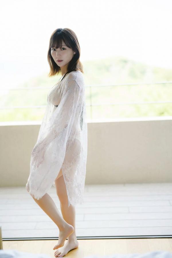 田中美久  田中美久《ひとりじめ》写真集：清纯童颜与性感比基尼的纯欲魅惑第3张图片