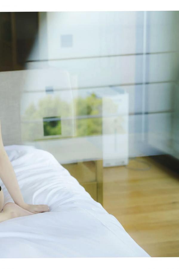 田中美久  田中美久《ひとりじめ》写真集：清纯童颜与性感比基尼的纯欲魅惑第19张图片
