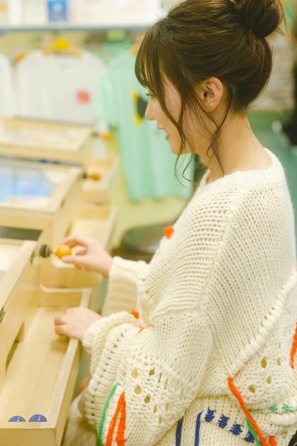 田中美久  田中美久《ひとりじめ》写真集：清纯童颜与性感比基尼的纯欲魅惑第31张图片