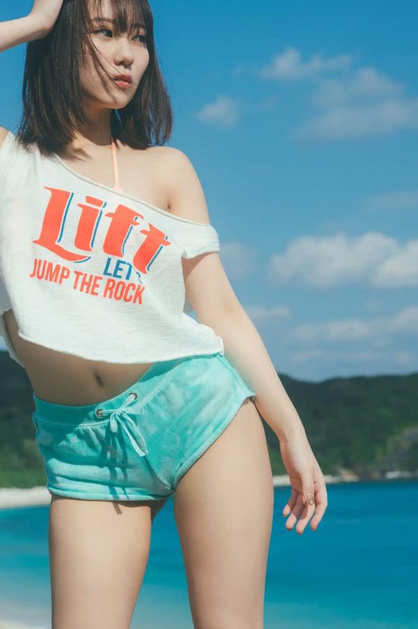 田中美久  田中美久 - キミの街まで 海边沙滩红色比基尼与性感私房写真第3张图片