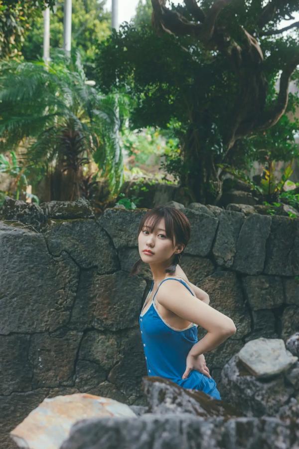 田中美久  田中美久 - キミの街まで 海边沙滩红色比基尼与性感私房写真第18张图片