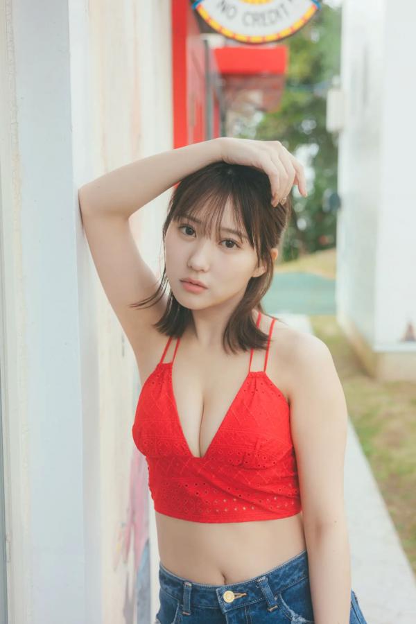 田中美久  田中美久 - キミの街まで 海边沙滩红色比基尼与性感私房写真第57张图片