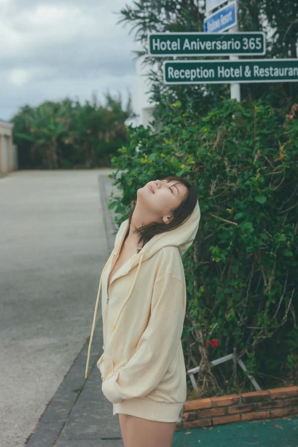 田中美久  田中美久 - キミの街まで 海边沙滩红色比基尼与性感私房写真第74张图片