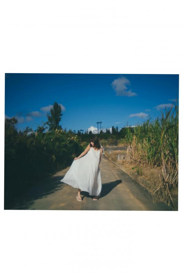 田中美久  田中美久 - キミの街まで 海边沙滩红色比基尼与性感私房写真第89张图片