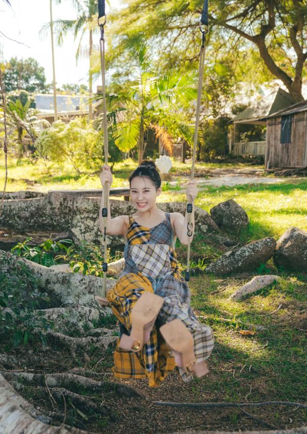 田中美久   田中美久 - 也想更随性地，日系清纯泳装写真，清新夏日池畔性感风格，捕捉灵动迷人瞬间第5张图片