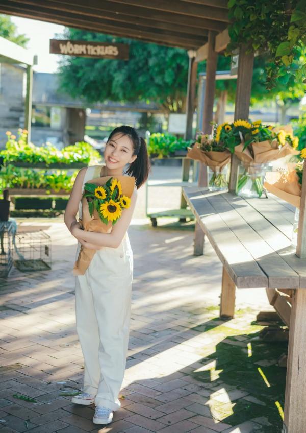 田中美久   田中美久 - 也想更随性地，日系清纯泳装写真，清新夏日池畔性感风格，捕捉灵动迷人瞬间第9张图片