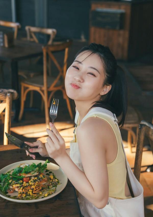 田中美久   田中美久 - 也想更随性地，日系清纯泳装写真，清新夏日池畔性感风格，捕捉灵动迷人瞬间第11张图片