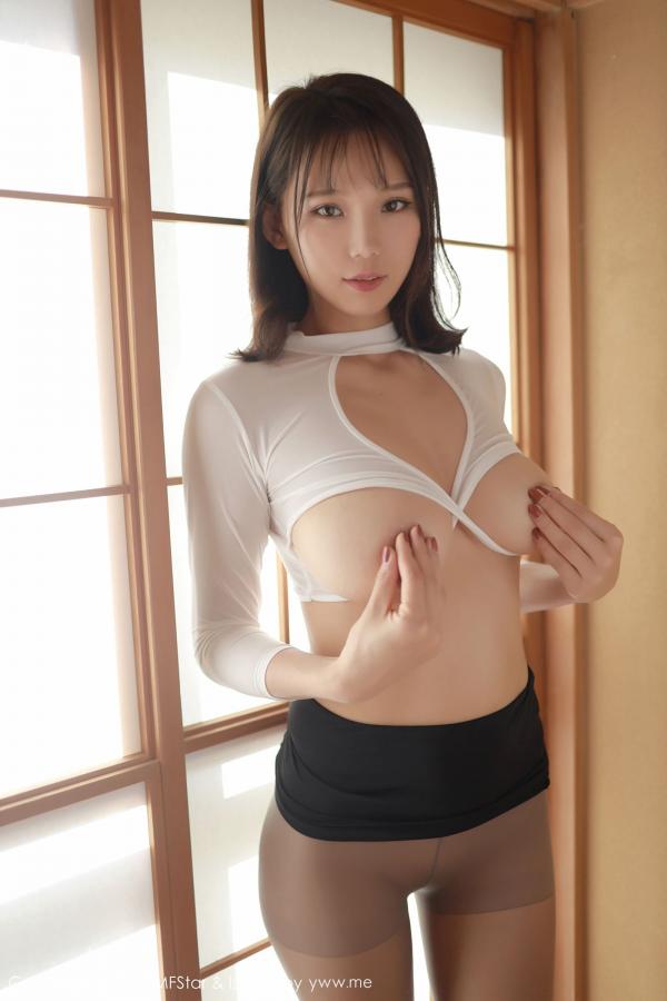 李可儿  李可可的日本之旅 深V束胸制服装扮第39张图片