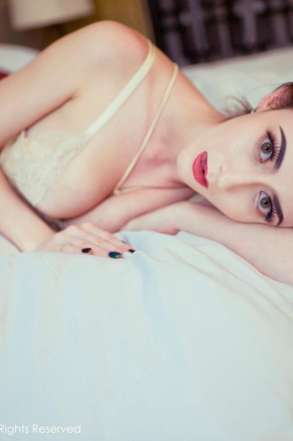   乌克兰T台模特EVA_angel 紫色吊带睡裙内真空第20张图片