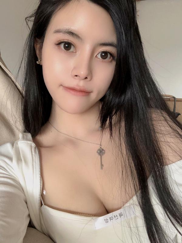 白甜   XR-Uncensored-白甜-极品模特大尺视图合集-XiuRen秀人网内购私拍-室内私房、黑丝诱惑、无圣光大尺度写真第42张图片