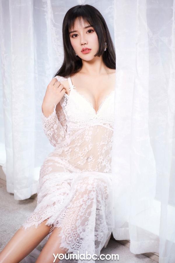 卓娅祺 Eve雯仔  YouMi尤蜜-卓娅祺《清纯妖姬》写真，牛仔裙装诱惑大尺度，唯美私房风格，展白嫩肌肤极品女神第4张图片