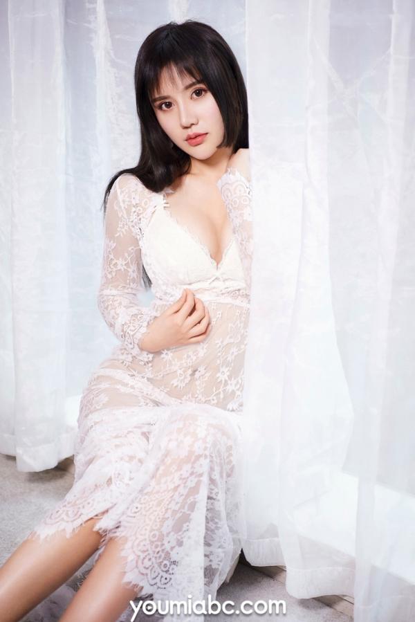卓娅祺 Eve雯仔  YouMi尤蜜-卓娅祺《清纯妖姬》写真，牛仔裙装诱惑大尺度，唯美私房风格，展白嫩肌肤极品女神第5张图片