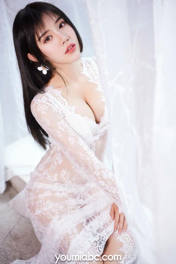 卓娅祺 Eve雯仔  YouMi尤蜜-卓娅祺《清纯妖姬》写真，牛仔裙装诱惑大尺度，唯美私房风格，展白嫩肌肤极品女神第9张图片