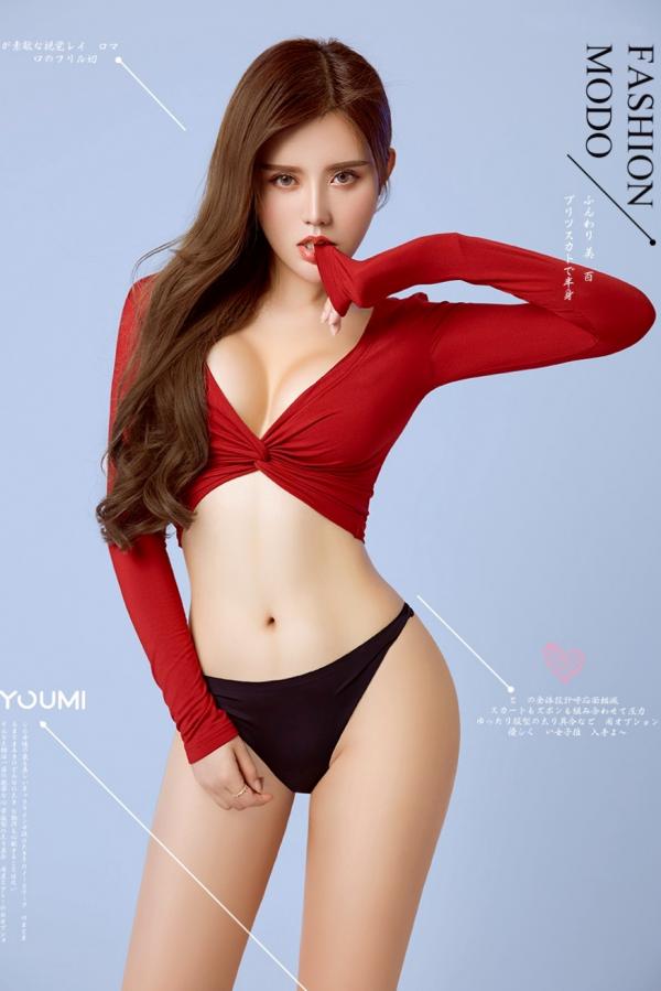 卓娅祺 Eve雯仔  YouMi尤蜜：卓娅祺《恋与卓娅祺》高清写真，性感紧身红衣搭配黑色丁字裤，极致美臀诱惑，摄影棚纯色背景极品御姐第1张图片