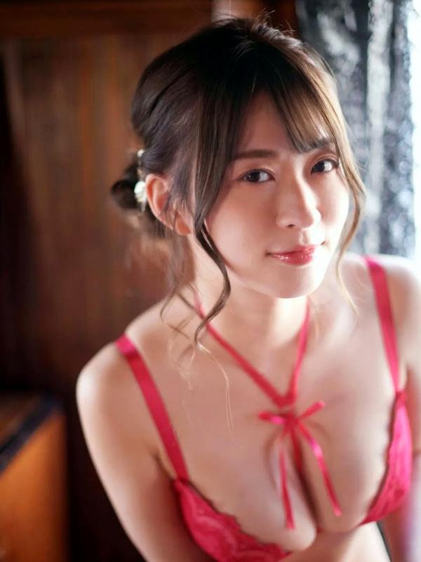 メイリ 美梨  メイリ - 彼女と官能的な时间：浴室湿发诱惑与室内私房性感写真第7张图片