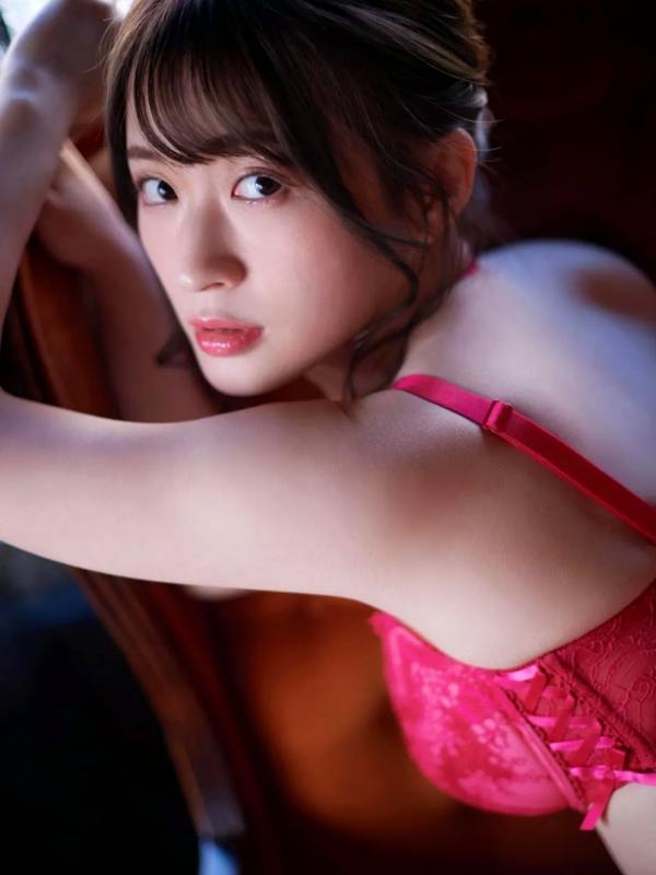 メイリ 美梨  メイリ - 彼女と官能的な时间：浴室湿发诱惑与室内私房性感写真第14张图片
