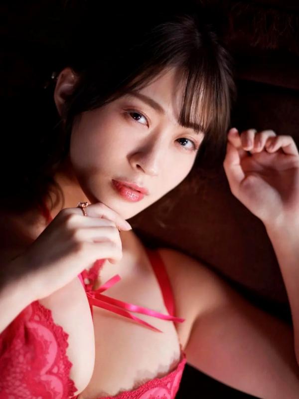 メイリ 美梨  メイリ - 彼女と官能的な时间：浴室湿发诱惑与室内私房性感写真第28张图片
