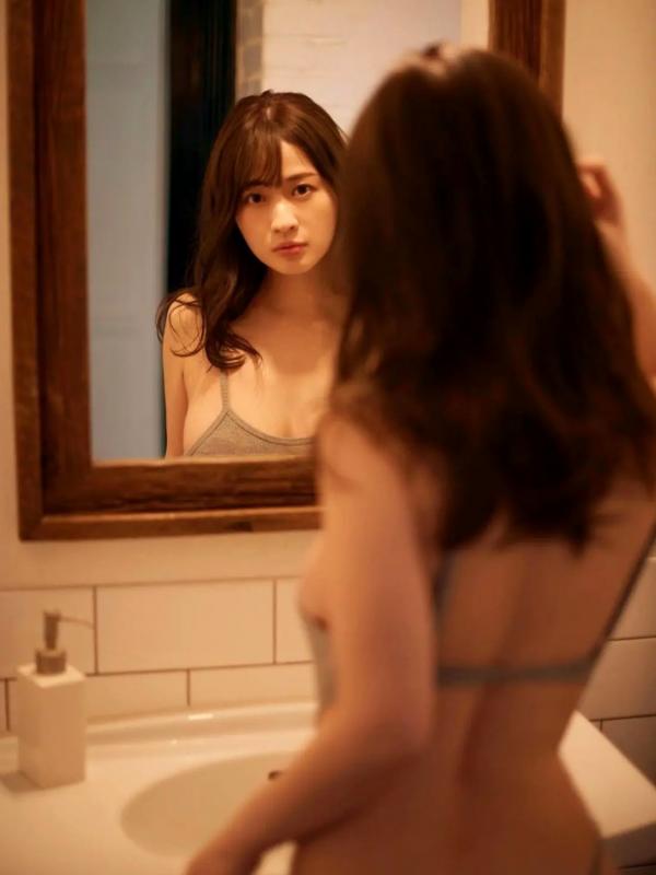 メイリ 美梨  メイリ - 彼女と官能的な时间：浴室湿发诱惑与室内私房性感写真第75张图片