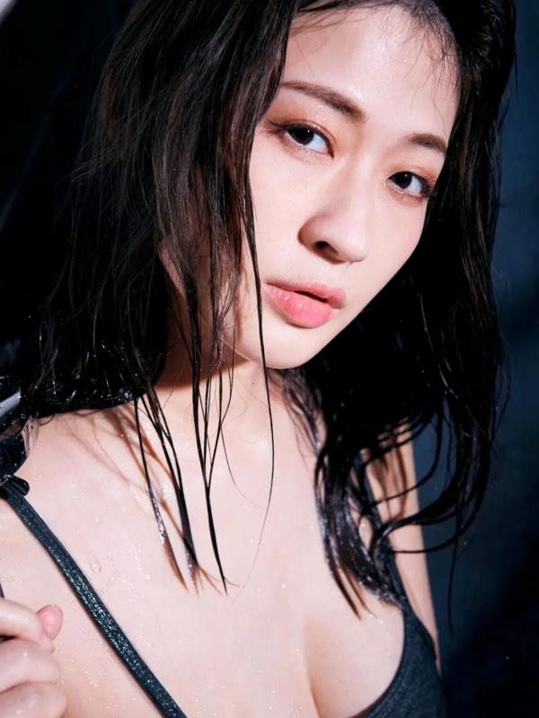 メイリ 美梨  メイリ - 彼女と官能的な时间：浴室湿发诱惑与室内私房性感写真第108张图片