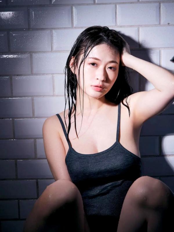メイリ 美梨  メイリ - 彼女と官能的な时间：浴室湿发诱惑与室内私房性感写真第116张图片