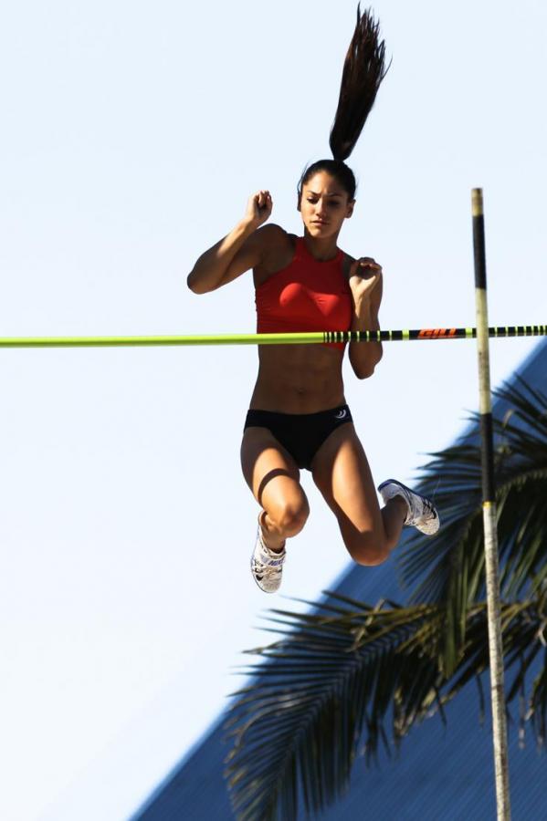 Allison Stokke 艾莉森·史托珂 场上最美娇点！「撑竿跳女神」天使颜引爆动第11张图片