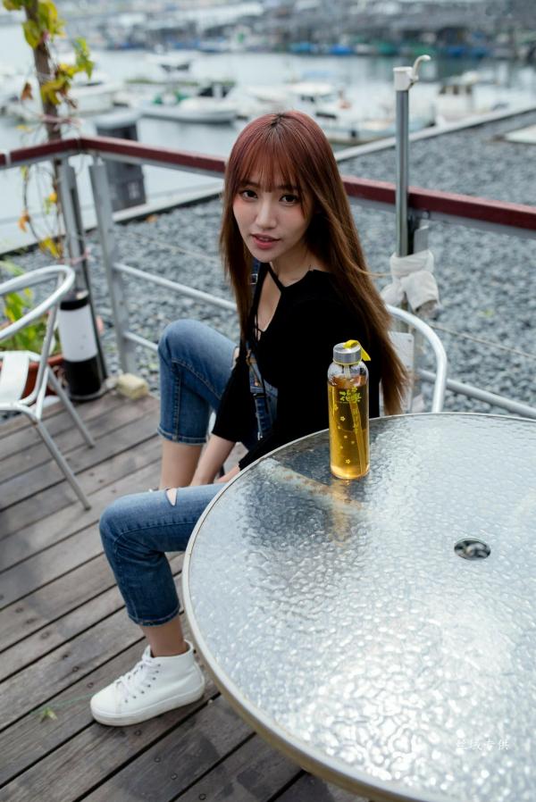 Katie Chiu 比比儿  台湾正妹比比儿《牛仔背带裤》户外街拍写真集[45P]，清新甜美展现都市活力魅力第1张图片