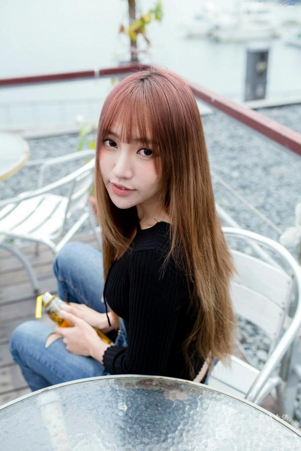Katie Chiu 比比儿  台湾正妹比比儿《牛仔背带裤》户外街拍写真集[45P]，清新甜美展现都市活力魅力第4张图片