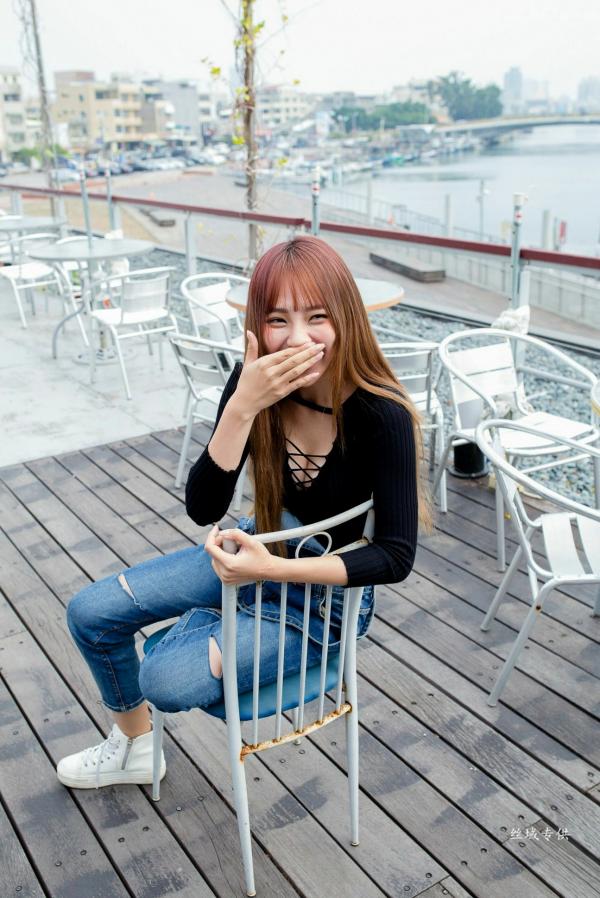 Katie Chiu 比比儿  台湾正妹比比儿《牛仔背带裤》户外街拍写真集[45P]，清新甜美展现都市活力魅力第11张图片