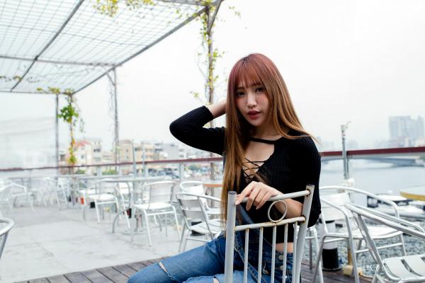 Katie Chiu 比比儿  台湾正妹比比儿《牛仔背带裤》户外街拍写真集[45P]，清新甜美展现都市活力魅力第12张图片