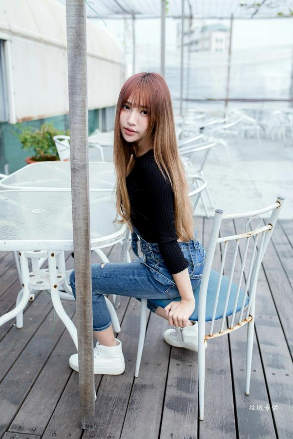 Katie Chiu 比比儿  台湾正妹比比儿《牛仔背带裤》户外街拍写真集[45P]，清新甜美展现都市活力魅力第17张图片