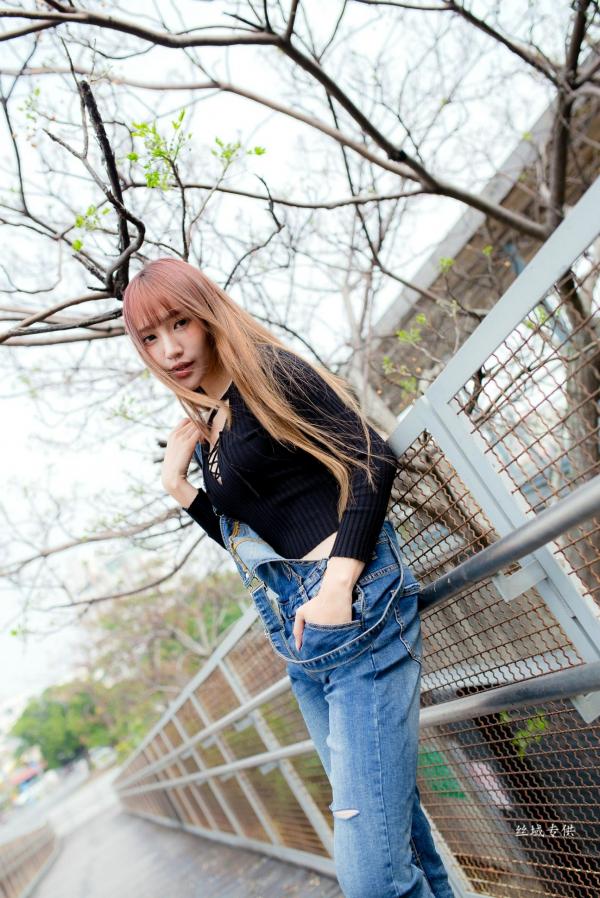 Katie Chiu 比比儿  台湾正妹比比儿《牛仔背带裤》户外街拍写真集[45P]，清新甜美展现都市活力魅力第25张图片