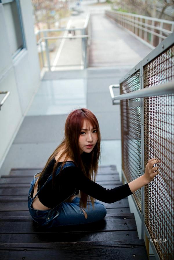 Katie Chiu 比比儿  台湾正妹比比儿《牛仔背带裤》户外街拍写真集[45P]，清新甜美展现都市活力魅力第37张图片